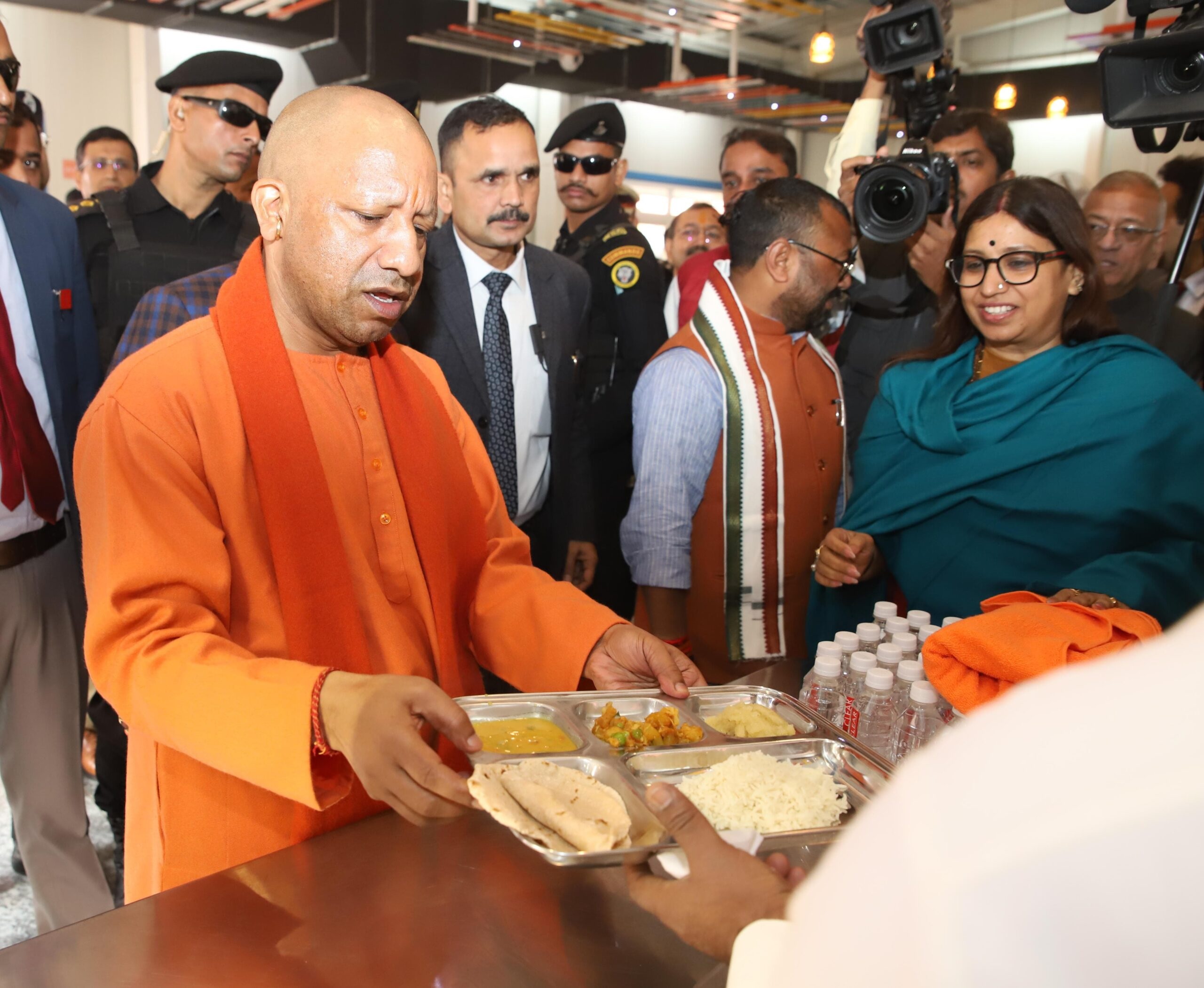 mahakumbh full meal at rs 9 up cm yogi inaugurates maa ki rasoi in prayagraj1