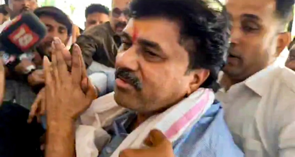 mumbai maharashtra politics dhananjay munde likely in trouble after video goes viral with walmik karad beed santosh deshmukh case1