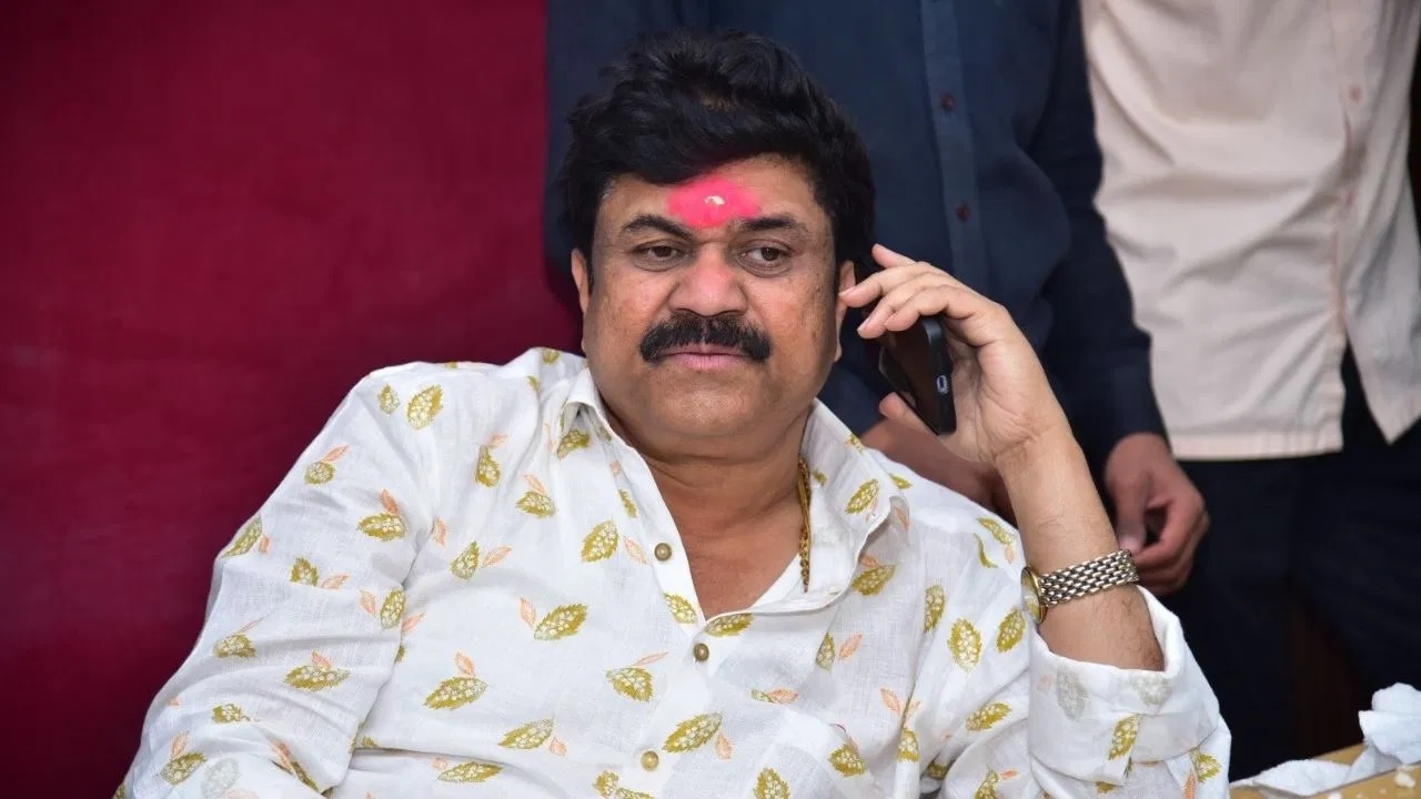 mumbai maharashtra politics dhananjay munde likely in trouble after video goes viral with walmik karad beed santosh deshmukh case3