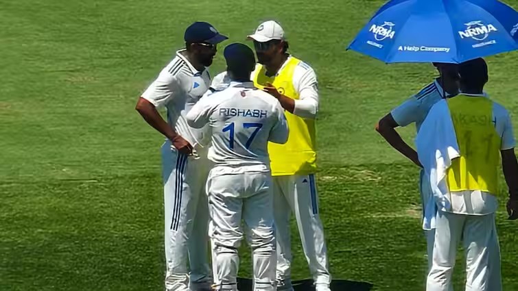 rohit sharma become water boy in ind vs aus 5th sydney test and gave tips to indian captain jasprit bumrah watch