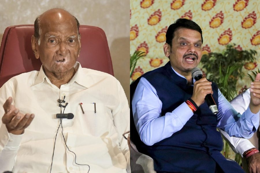 sharad pawar demands cm fadnavis to provide security to mlas mps raising beed sarpanch murder case2