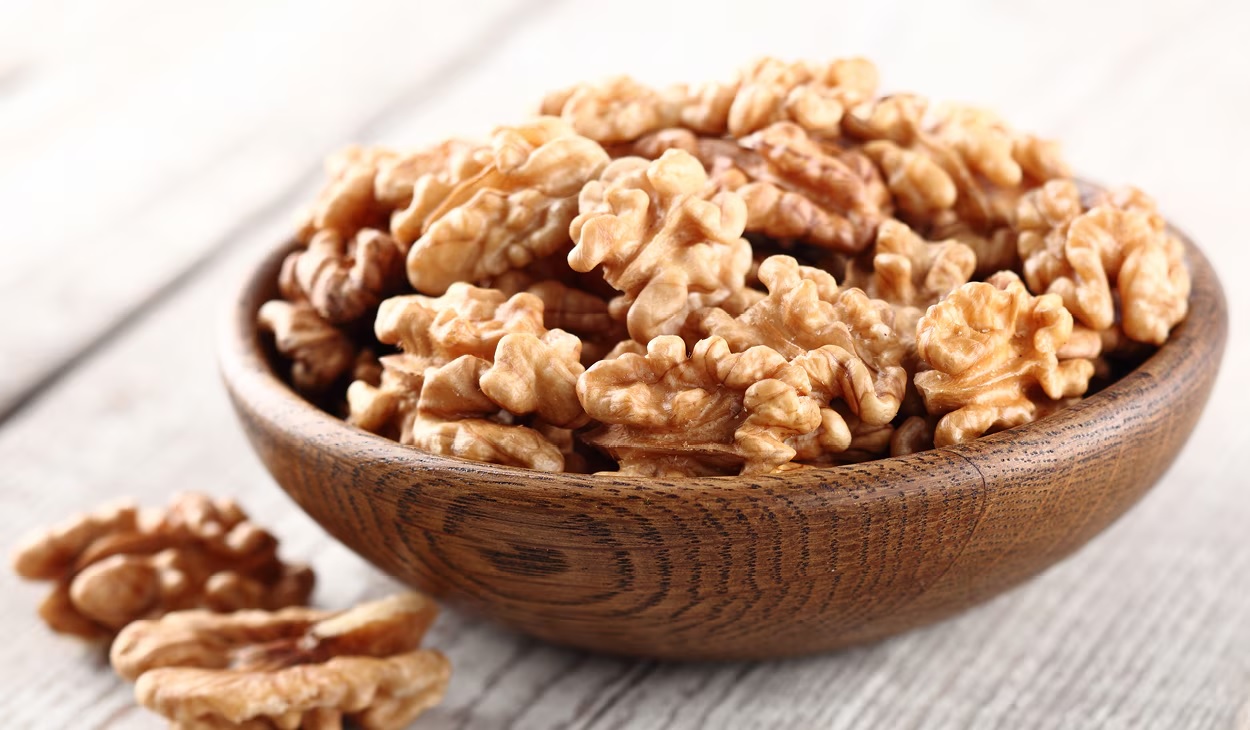 start eating walnuts from today itself for healthy and glowing skin you will see 5 tremendous changes in your skin1