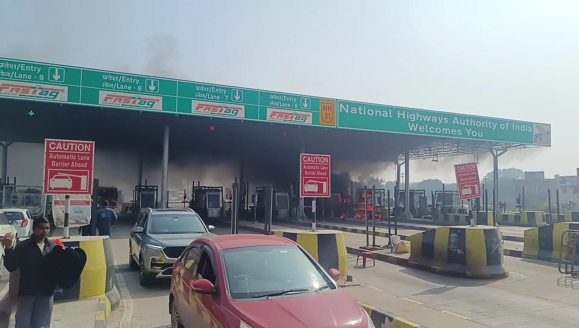 up varanasi ghazipur toll near video of a car catching fire