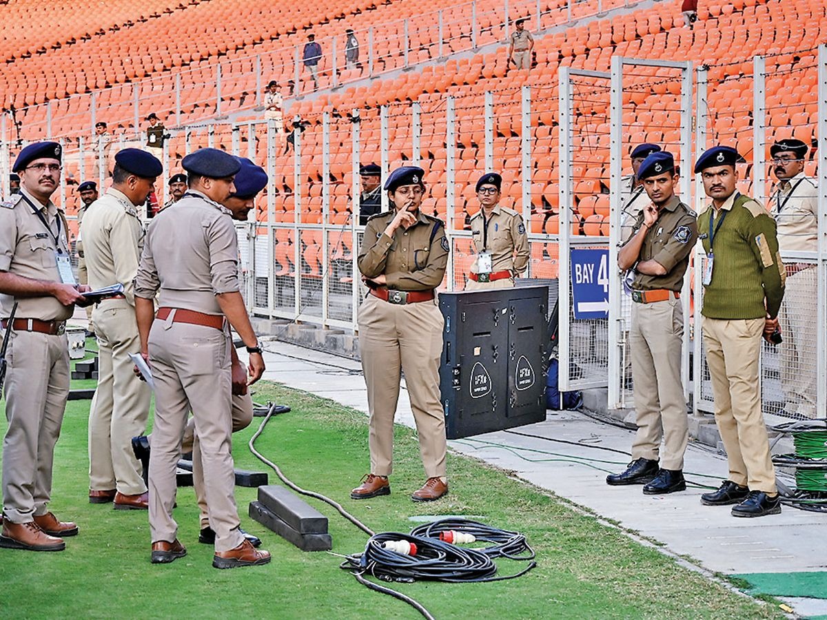 ahmedabad police arrested five bookies reached in narendra modi stadium for india england odi mtach know all2