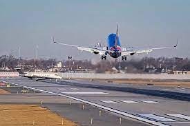 america airport planes avoid collision midway with another jet on runway in chicago pilot saves plane crasheert