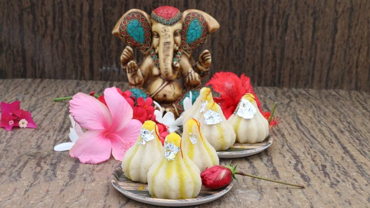 dwijapriya sankashti chaturthi 2025 bhog list bhagwan ganesh ji ko kya bhog lagana chahiye2