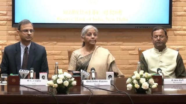 finance minister nirmala sitharaman meeting with reserve bank governor growth trend in indian economy2