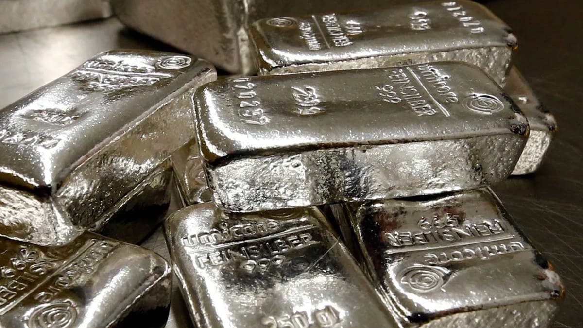 gold futures hit all time high on mcx silver futures up by rs 607 and crude oil up by rs 1432