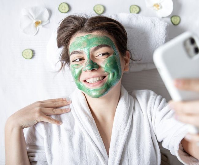 green face packs will bring amazing glow to the face then everyone will ask where did you get the facial done