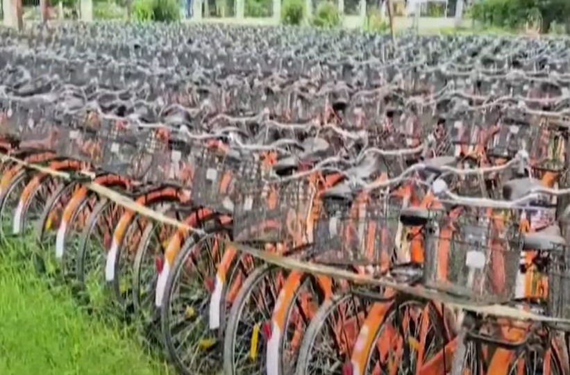 in gujarat legislative assembly there was a sharp debate over 1 45 lakh bicycles in gujarat legislative assembly2