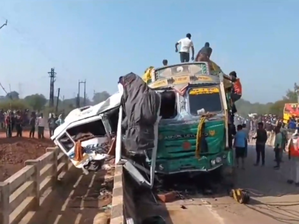 jabalpur road accident due to traveler returning from prayagraj collided with truck near sihora 7 died many injured2