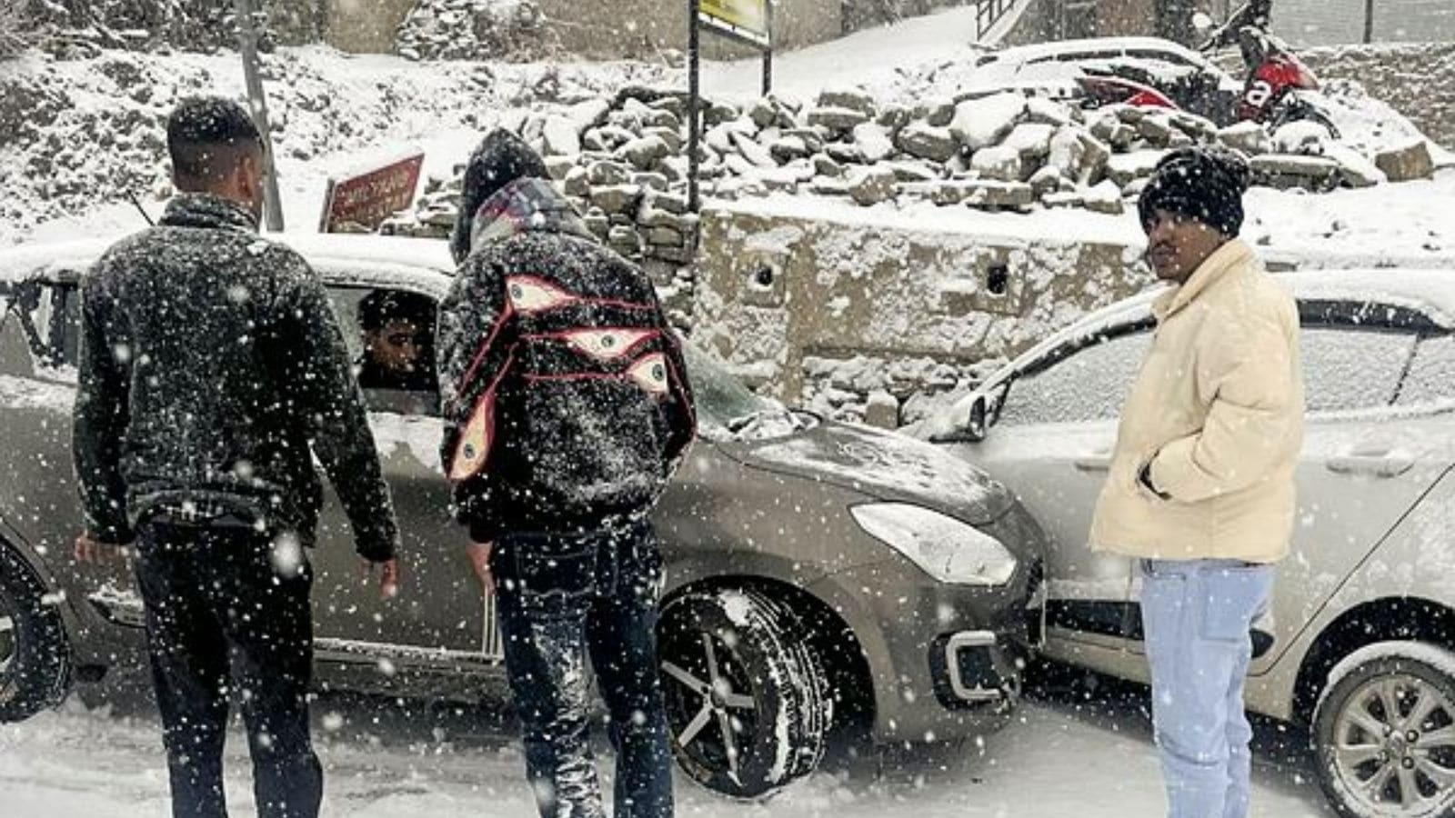 kukumseri temperature drops to minus 11 degrees yellow alert for heavy snowfall