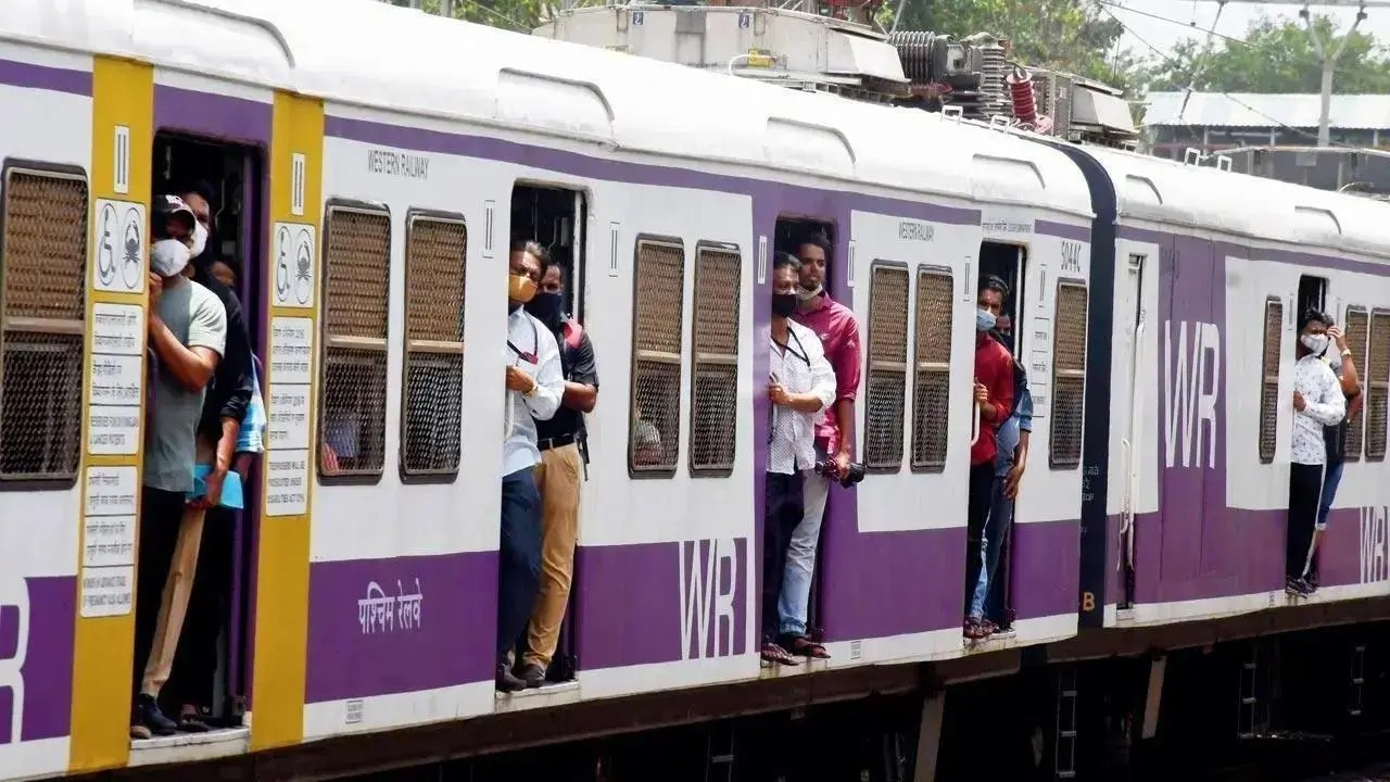 mumbai grant road and central stations western railway information for local train passengers about jumbo block on 8th and 9th feb2