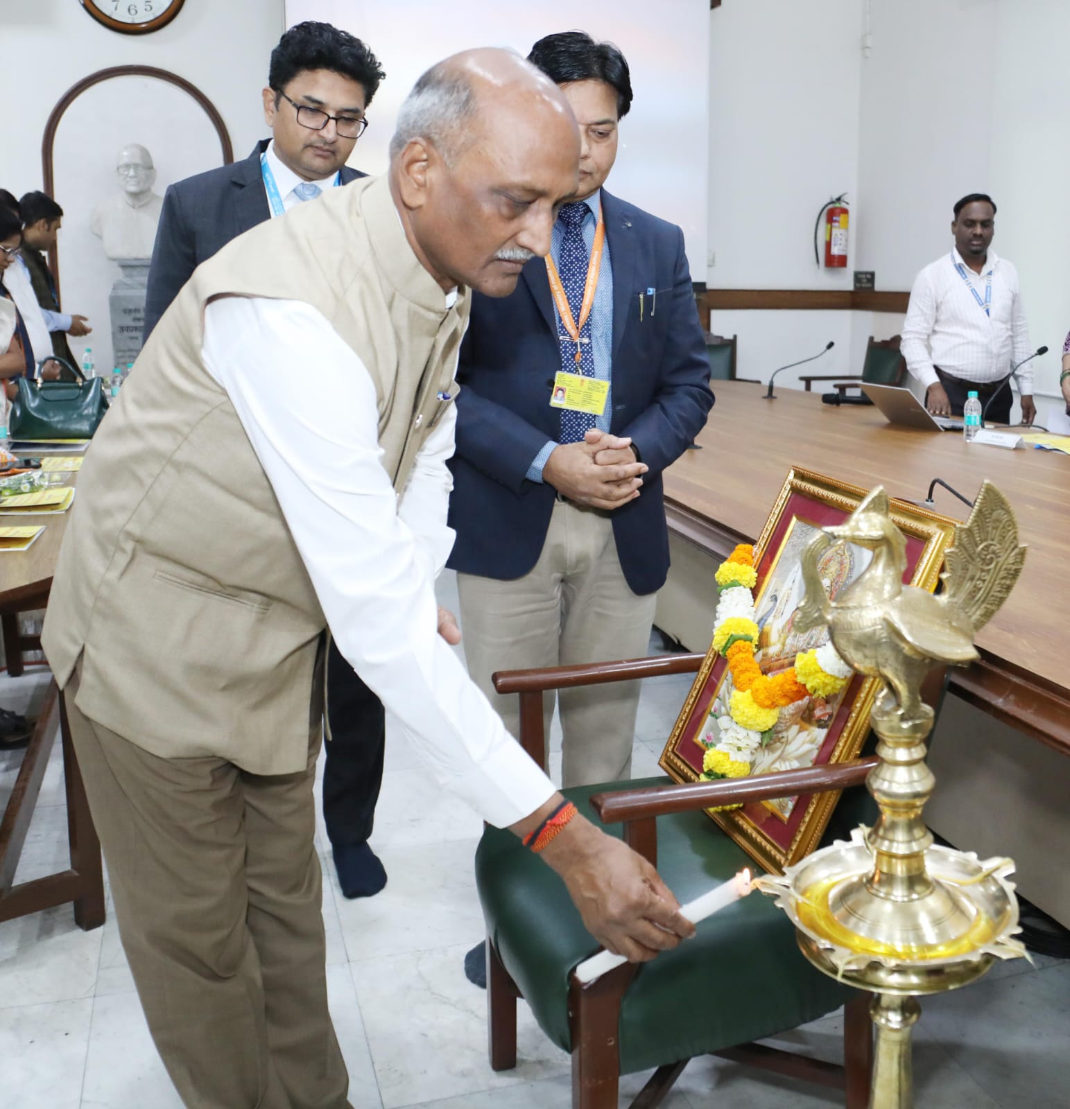 national seminar on new education policy inaugurated dr sheetla prasad dubey lit the lamp