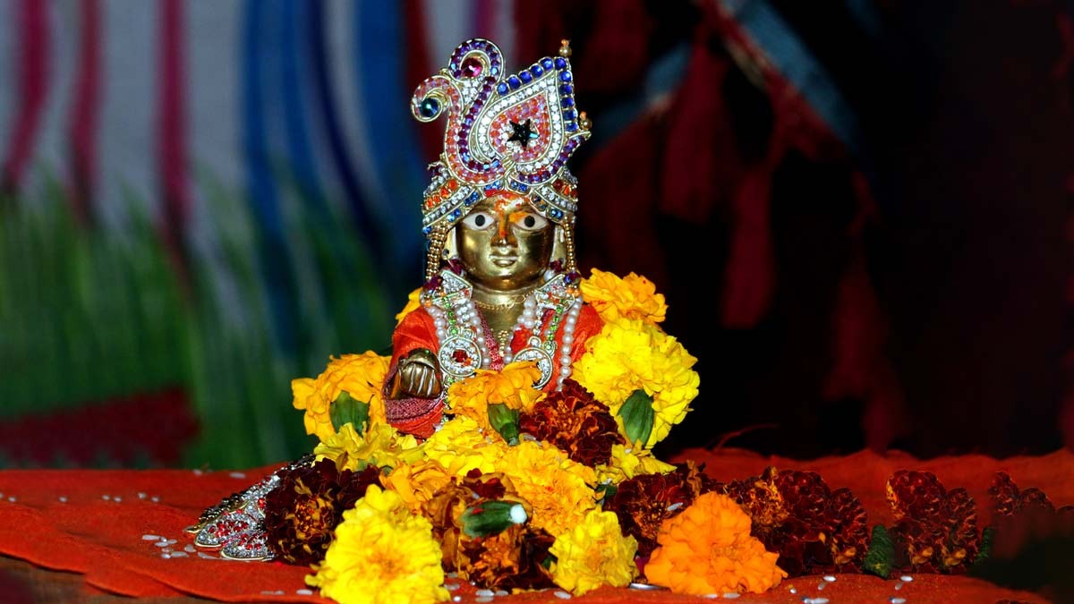 religion laddu gopal puja laddu gopal ki seva ke niyam and bhog in falgun month wer