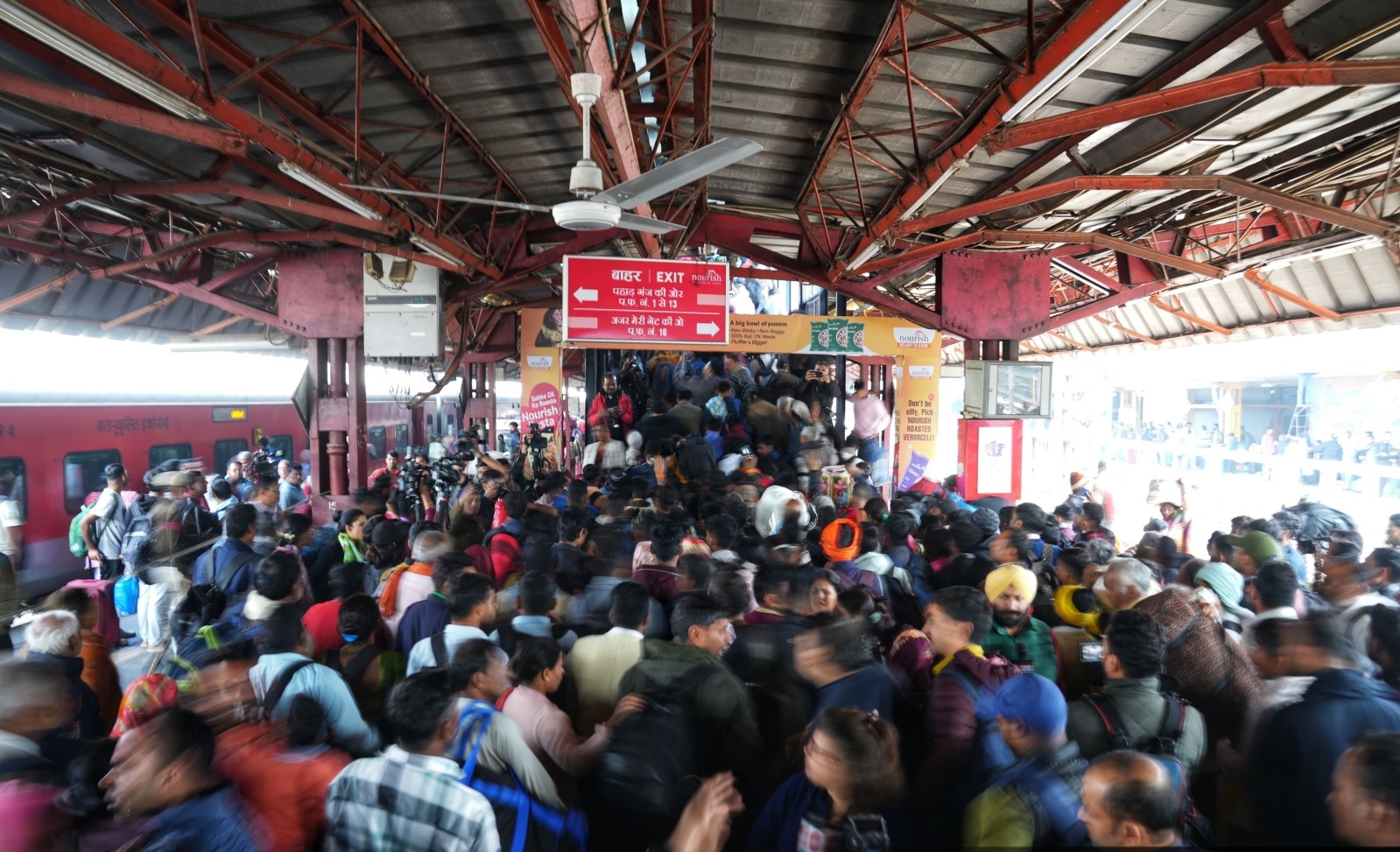 stampede broke out at new delhi railway station know what are the ways to stop stampede at railway station