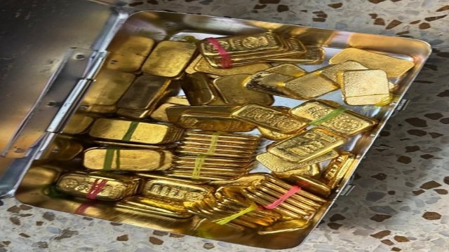 ahmedabad 90 kg gold found from a flat cash worth rs 70 lakh also recovered