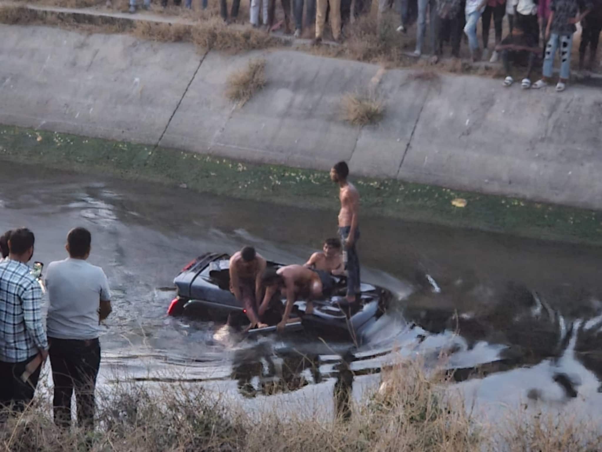 ahmedabad three youths fell in canal with their scorpio while making reel all three youths swept away in strong current