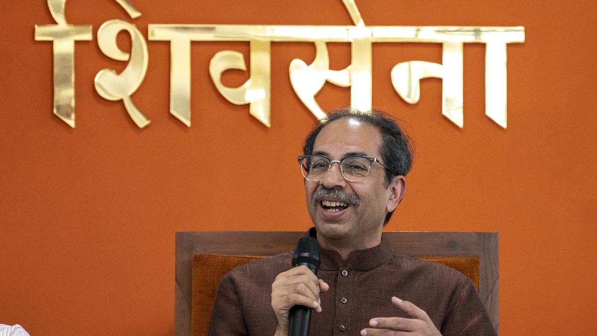 aurangzeb tomb controversy saamna called hindu organizations talibani uddhav thackeray