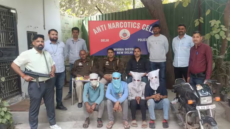 delhi police cracks sensational attempted murder cum robbery case in dwarka 4 arrested1