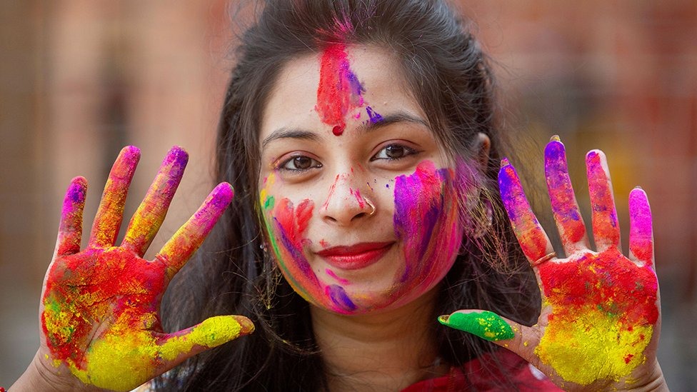 holi 2025 skincare remedies remove the color from your face with these home remedies