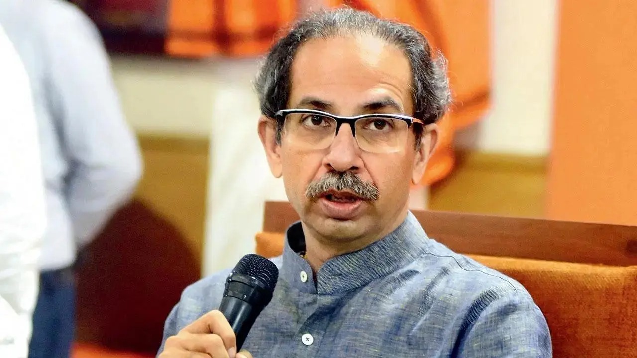 maharashtra all 9 mps of shiv sena ubt reached matoshree as uddhav thackeray holds meeting1