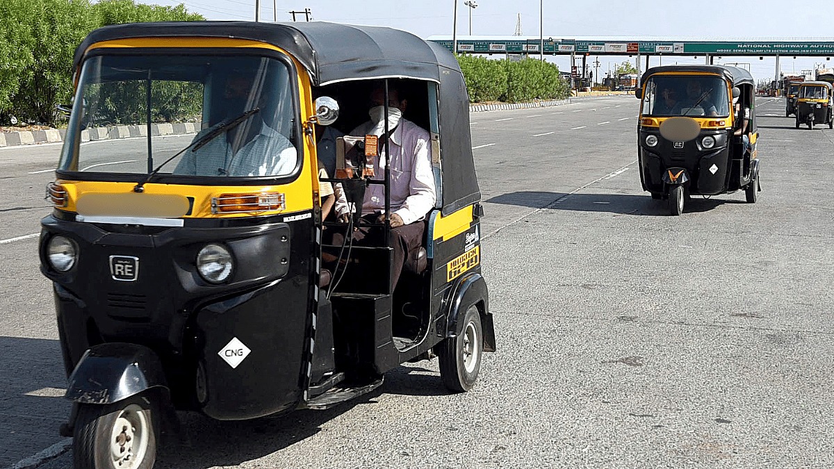 mumbai news rickshaw driver attacked with a knife in a dispute over fare