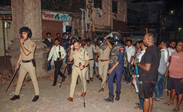 nagpur violence curfew lifted or relaxed in panchpavli shantinagar imamwara 112 people arrested aurangzeb row1