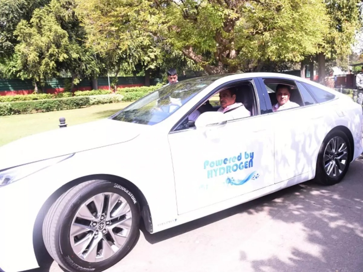 nitin gadkari travel in hydrogen powered vehicle running cost comparison with petrol car