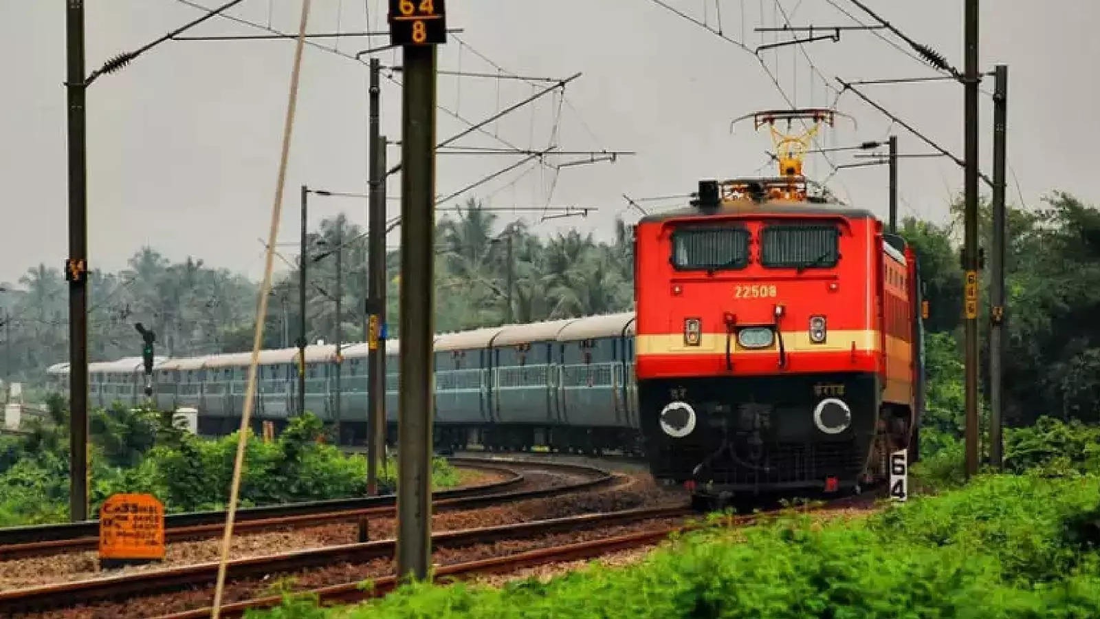 passenger train hits bolero stuck on illegal crossing in nalanda1