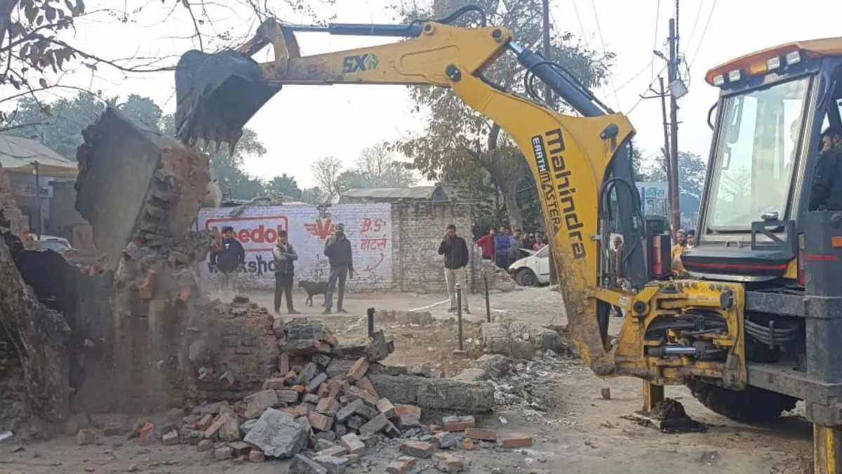 rampur bulldozer action in rampur district shahbad road encroachments removed1