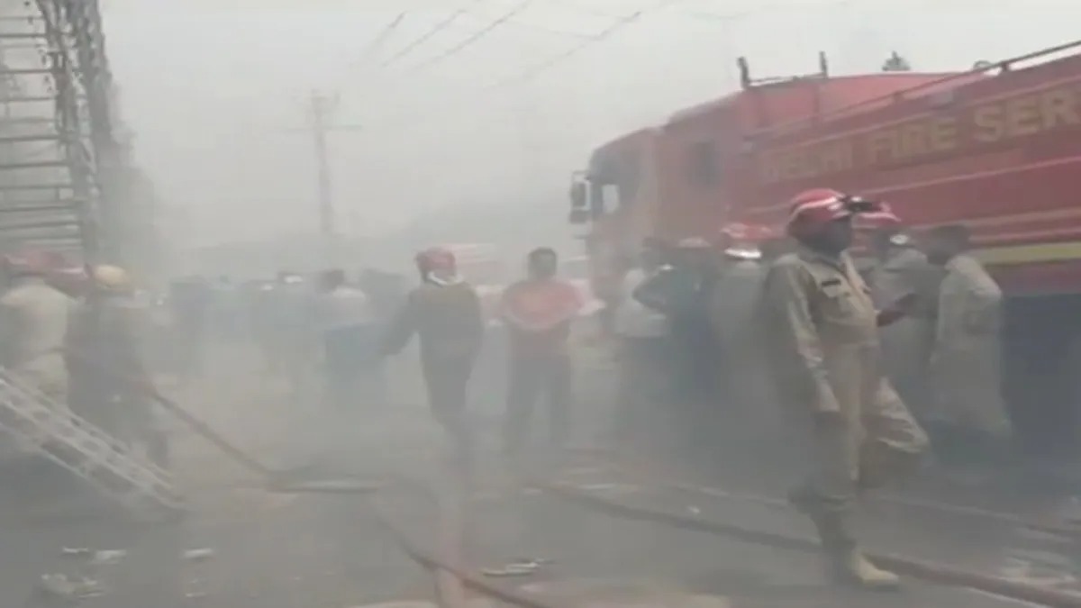 shaheen bagh fire breaks out at a footwear showroom in delhi1