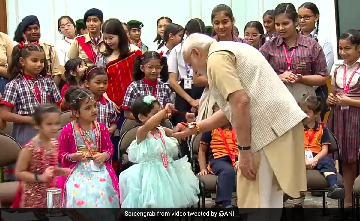 qc59r16o pm modi raksha