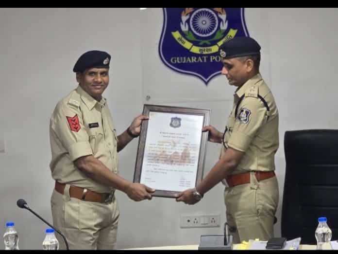 Uproar in Mehsana Police Station SP Himanshu Solanki transfers 747 policemen en masse