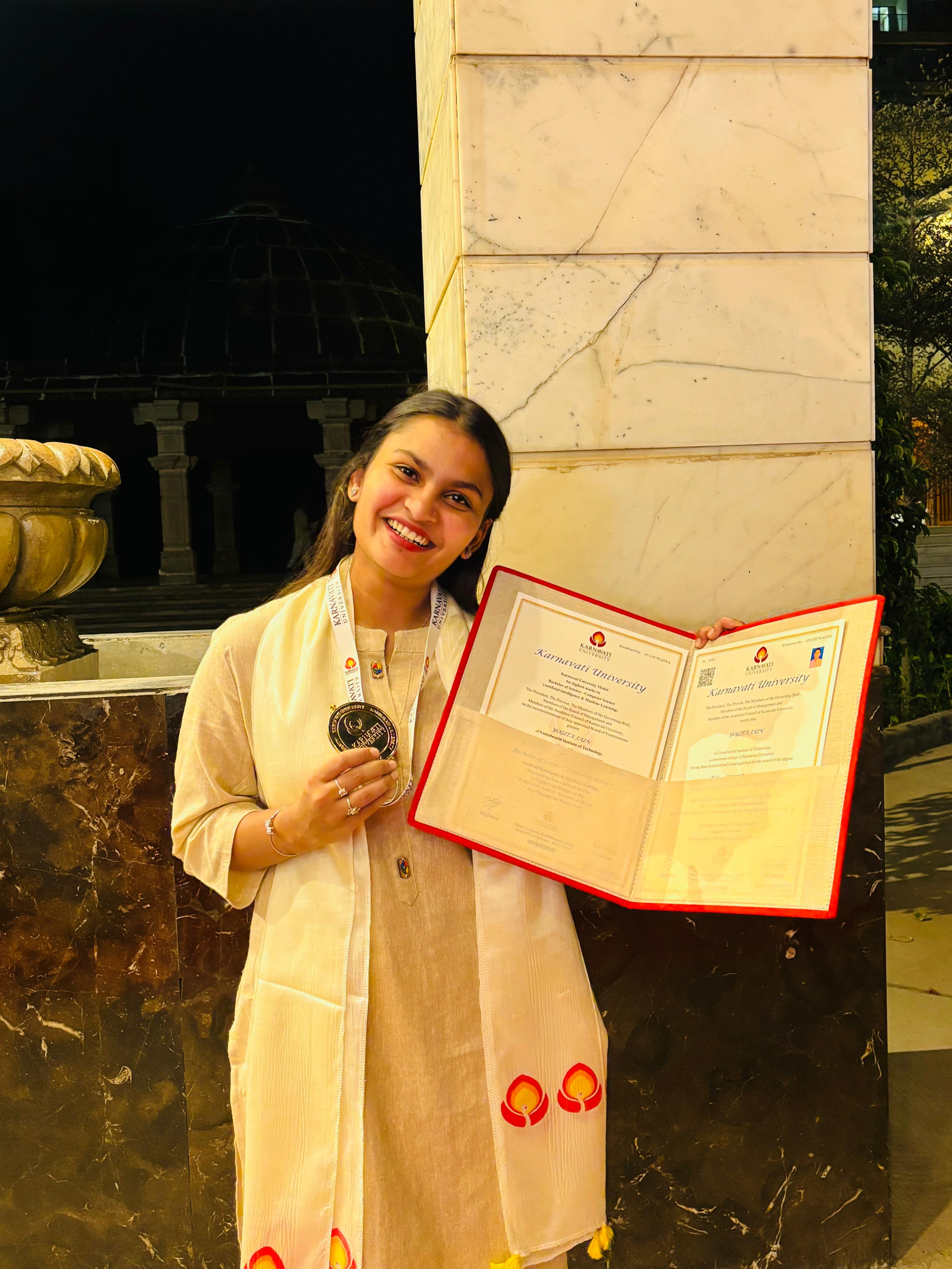 સિવાના નિવાસી દેવિકા જૈનને કર્ણાવતી યુનિવર્સિટી, અમદાવાદમાં ગોલ્ડ મેડલ મળ્યો 1 WhatsApp Image 2025 11 07 at 9.09.43 PM
