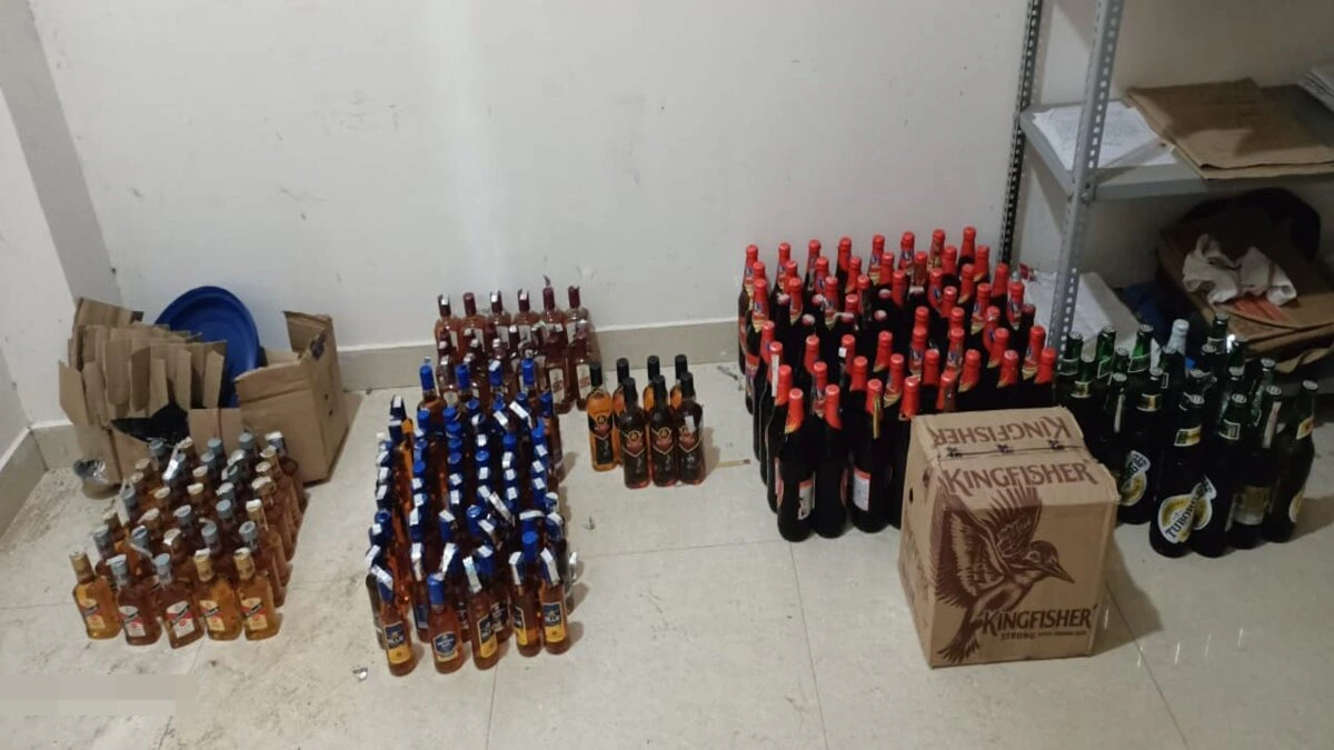 122 liquor bottles seized from ST bus going from Una to Porbandar in Junagadh police investigating