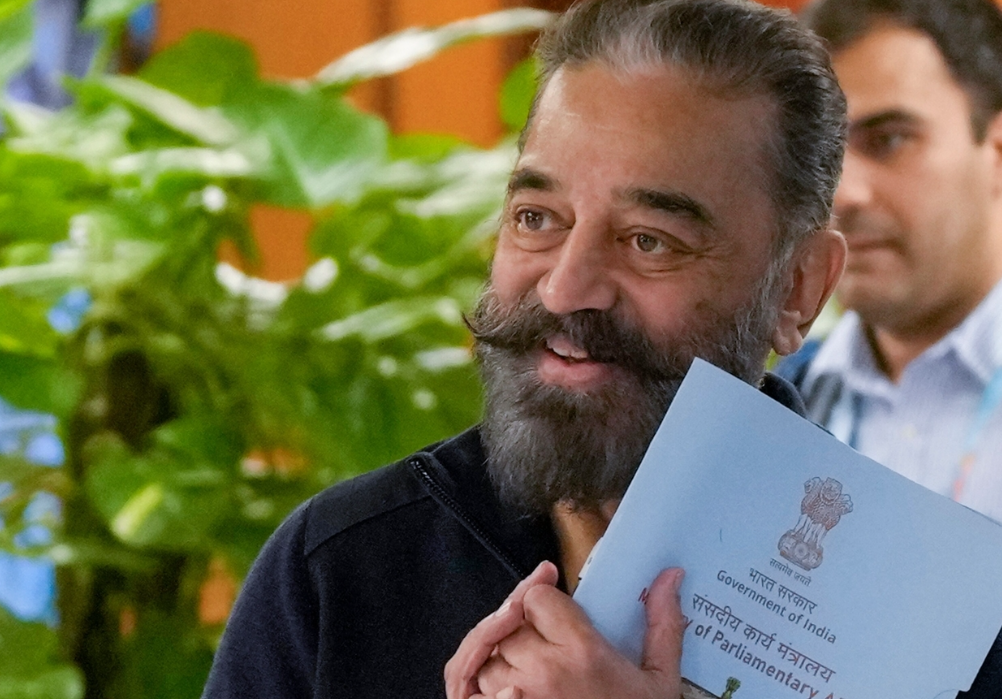 ૭૧ વર્ષે કમલ હાસને માતાપિતાનું સ્વપ્ન પૂર્ણ કર્યું: સાંસદ બનતા દિલની ભાવુક સફર – અનુભવની કથાની ઝલક At 71 Kamal Haasan fulfilled his parents dream A glimpse into the emotional journey of becoming an MP A story of