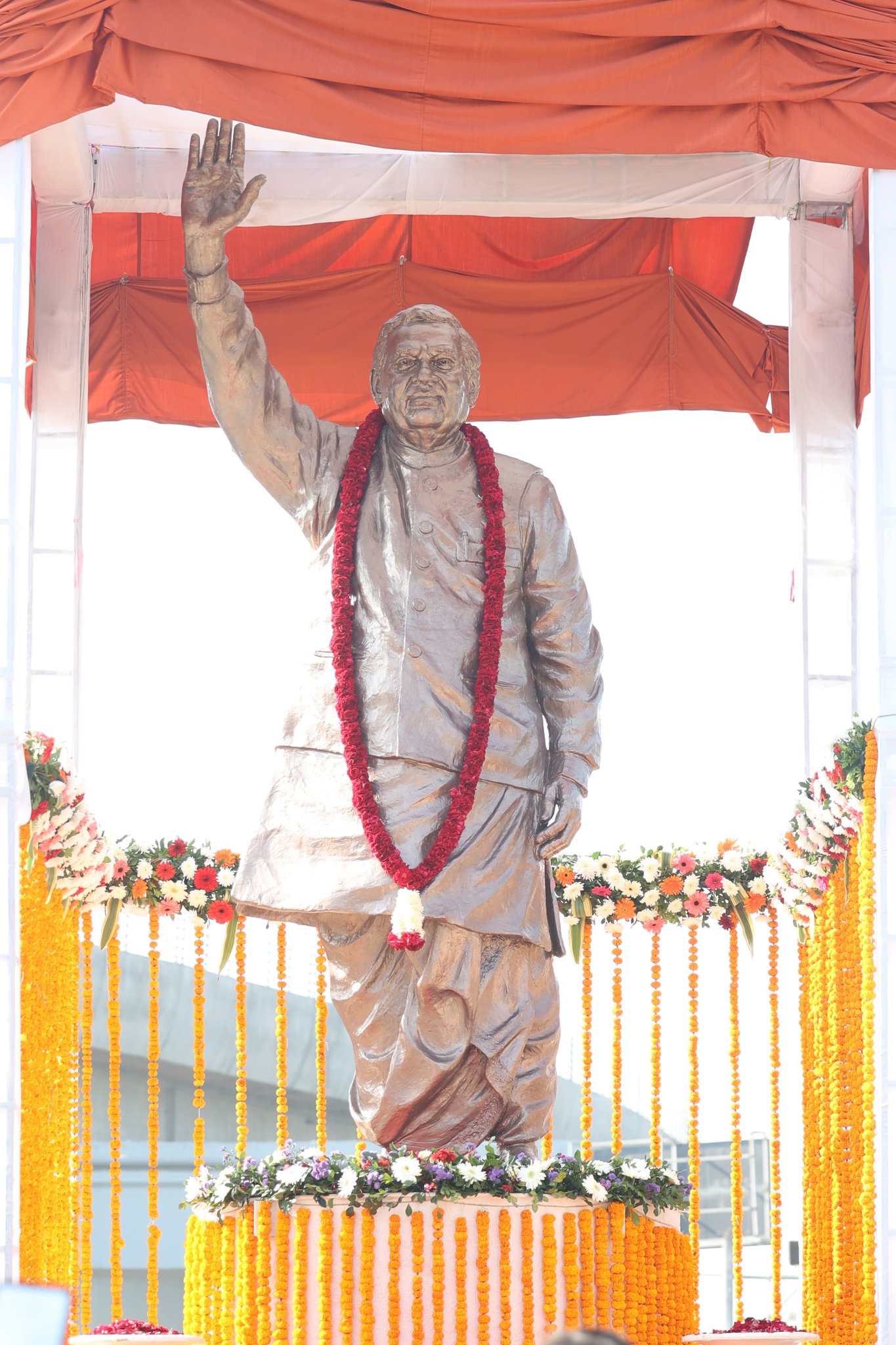 અટલ વાજપેયીની પ્રતિમાની અનાવરણ સાથે ગાંધીનગરમાં ગુડ ગવર્નન્સ ડે ઉજવાયો Good Governance Day celebrated in Gandhinagar with unveiling of Atal Vajpayees statue