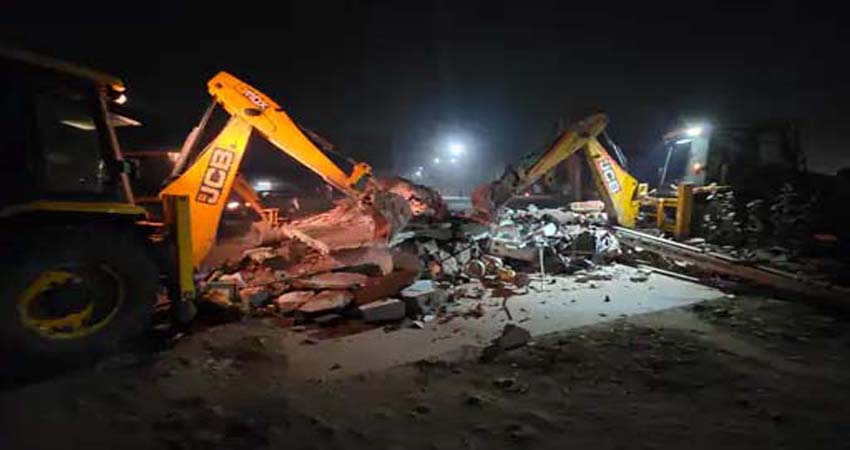 બેદરકારીને કારણે અકસ્માતનો ભય NAVSARJAN SANSKRUTI 3 1