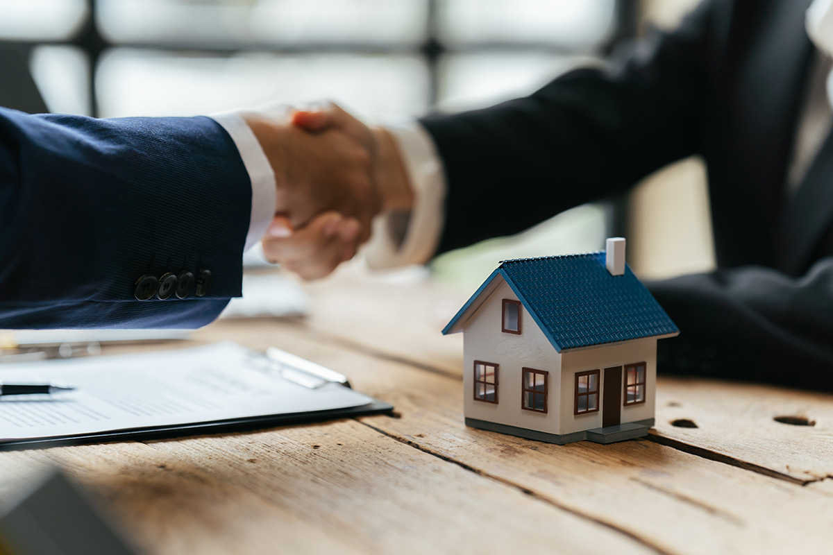 Tenant who constructs without owners consent must return possession of property Gujarat High Court