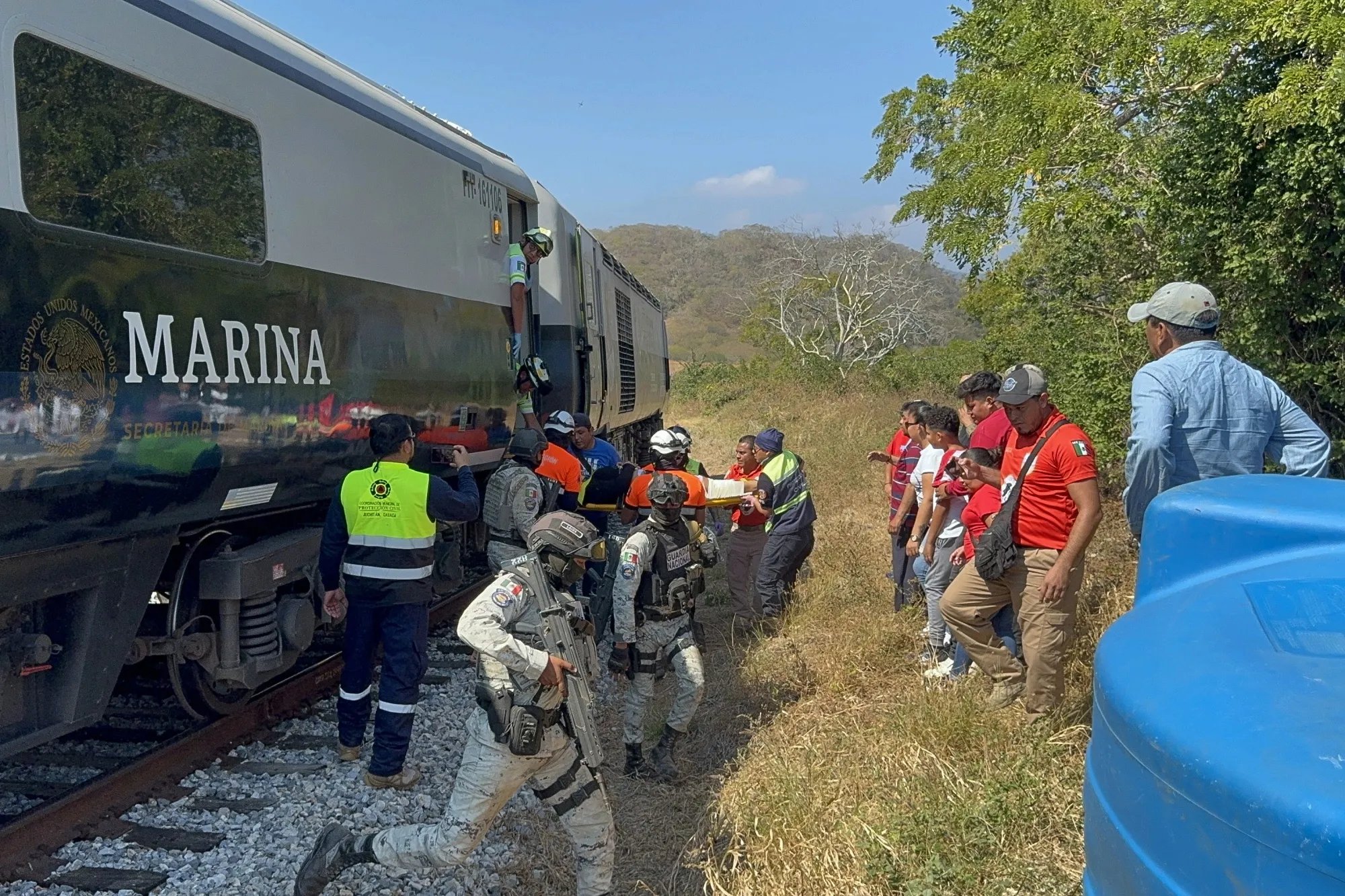 Terrible train accident in Mexico Derailed and plunged into a valley 13 dead and 98 injured