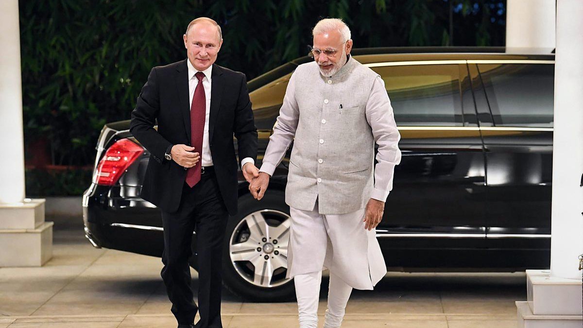 અમેરિકી સાંસદે PM મોદી–પુતિન ફોટો ઉઠાવી ટ્રમ્પની નીતિઓ પર સવાલ; ભારત-અમેરિકા સંબંધો પર કડક ટિપ્પણી US MP questions Trumps policies by taking PM Modi Putin photo makes strong comments on India US relations