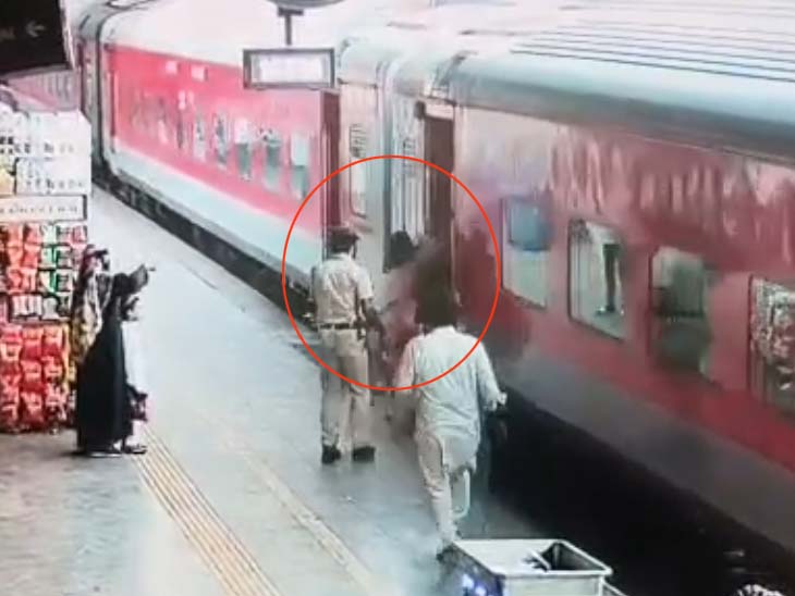 Bravery of RPF jawan at Ahmedabad railway station saves life of woman trapped in moving train