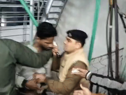 Fierce clash between auto rickshaw drivers and RPF at Kalupur station videos of the fight go viral