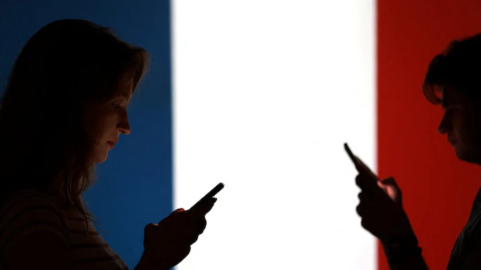 France bans social media for children under 15 parliament approves bill