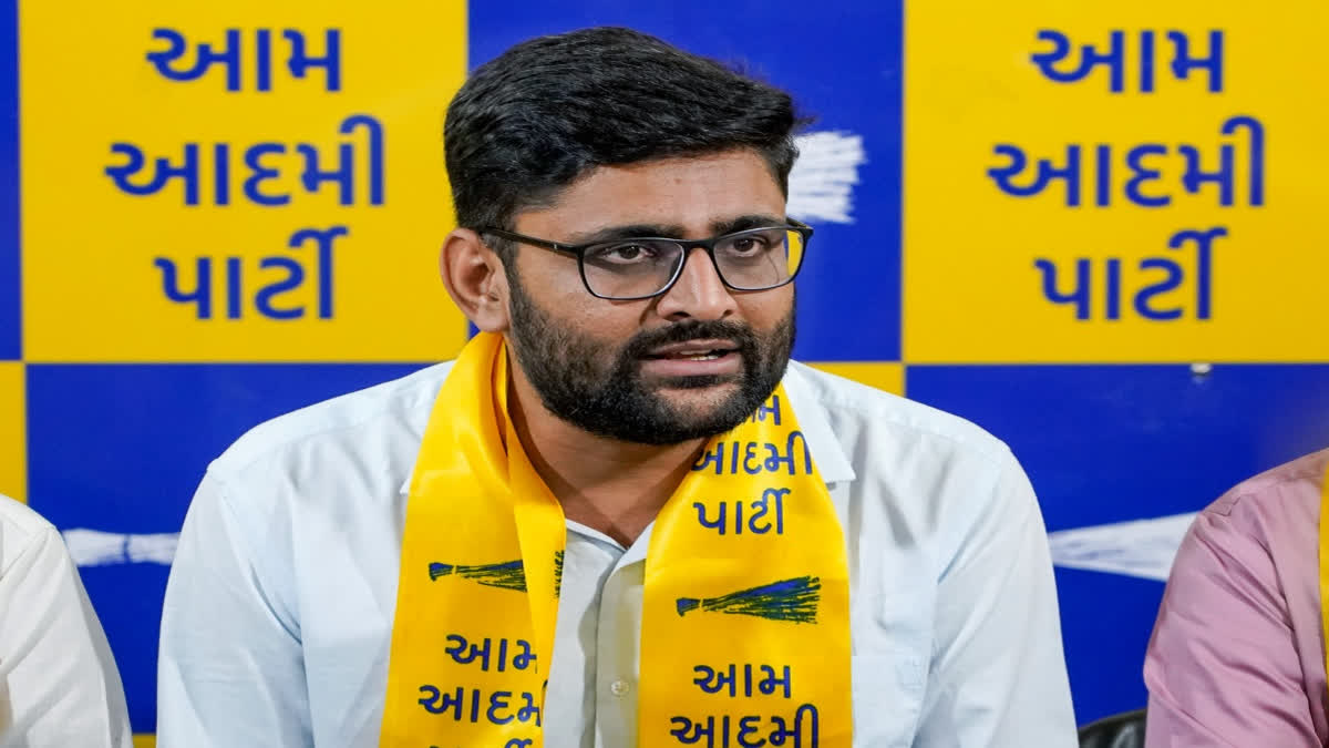 Gopal Italia meets farmers in Visavadar pushes market access for natural and organic farming