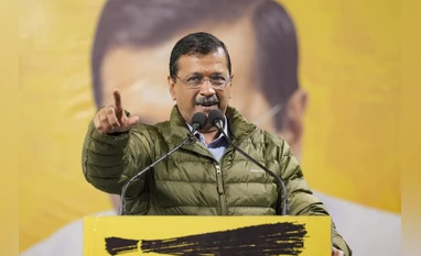 સાણંદમાં કેજરીવાલનો ભાજપ પર પ્રહાર: સરકાર હડબડાઈ, AAPની બેઠકો રોકવા તંત્રનો દુરુપયોગ Kejriwal attacks BJP in Sanand Government in a panic misuse of system to stop AAPs seats