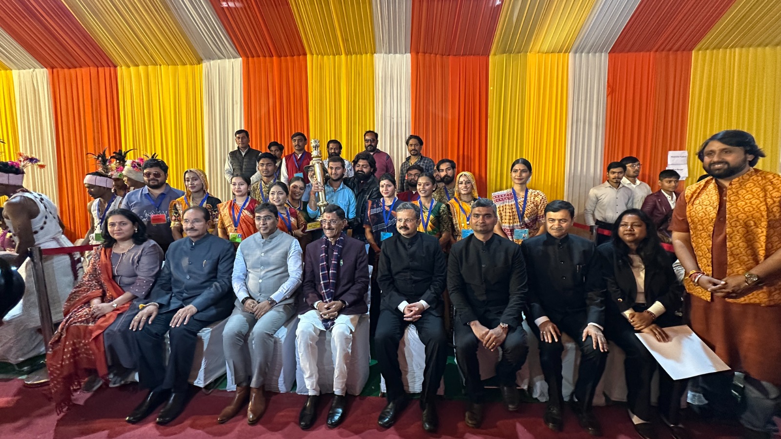 પ્રજાસત્તાક પર્વ પર ગુજરાતના ટેબ્લોએ સતત ચોથી વખત ‘પોપ્યુલર ચોઈસ’ એવોર્ડ જીત્યો 1 NAVSARJAN SANSKRUTI 2 15