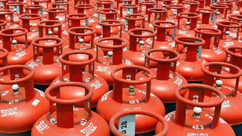 New Years inflation begins Commercial LPG cylinder becomes ₹11 more expensive GSRTC fare also increased
