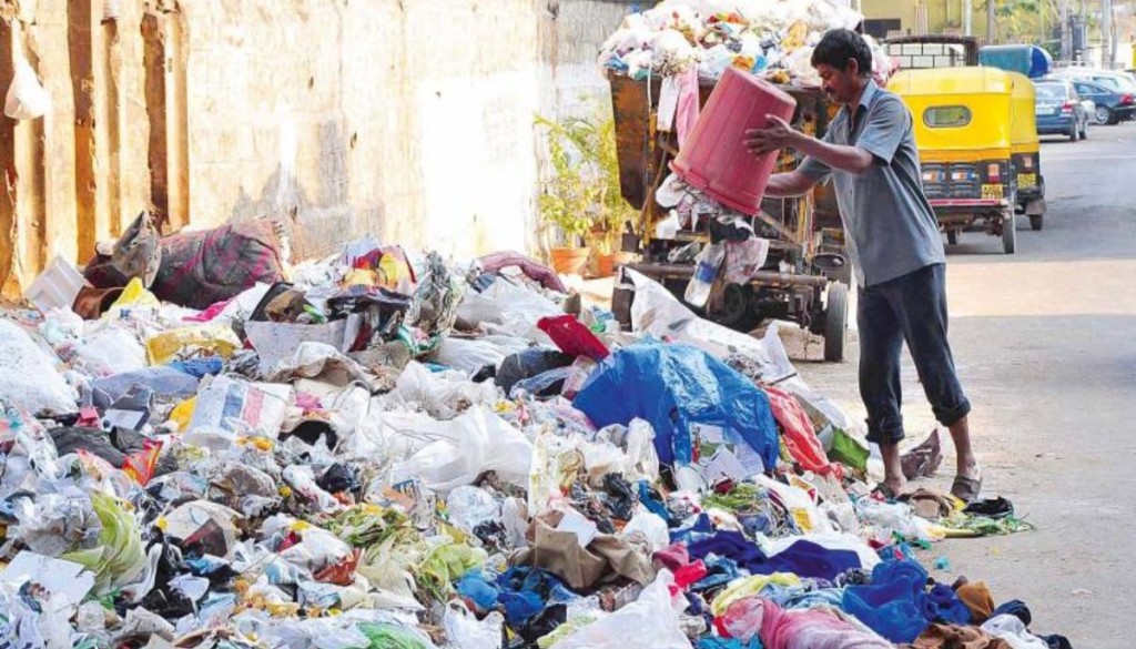 Strict action against spitting and littering in public in Patna 500 fine and declared as enemy of the city